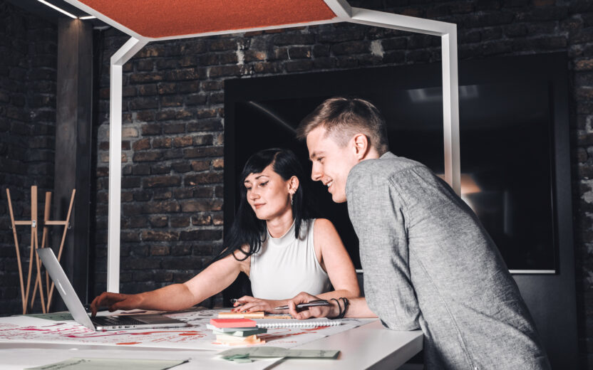 Zwei Web-Designer von valantic Austria im Austausch.