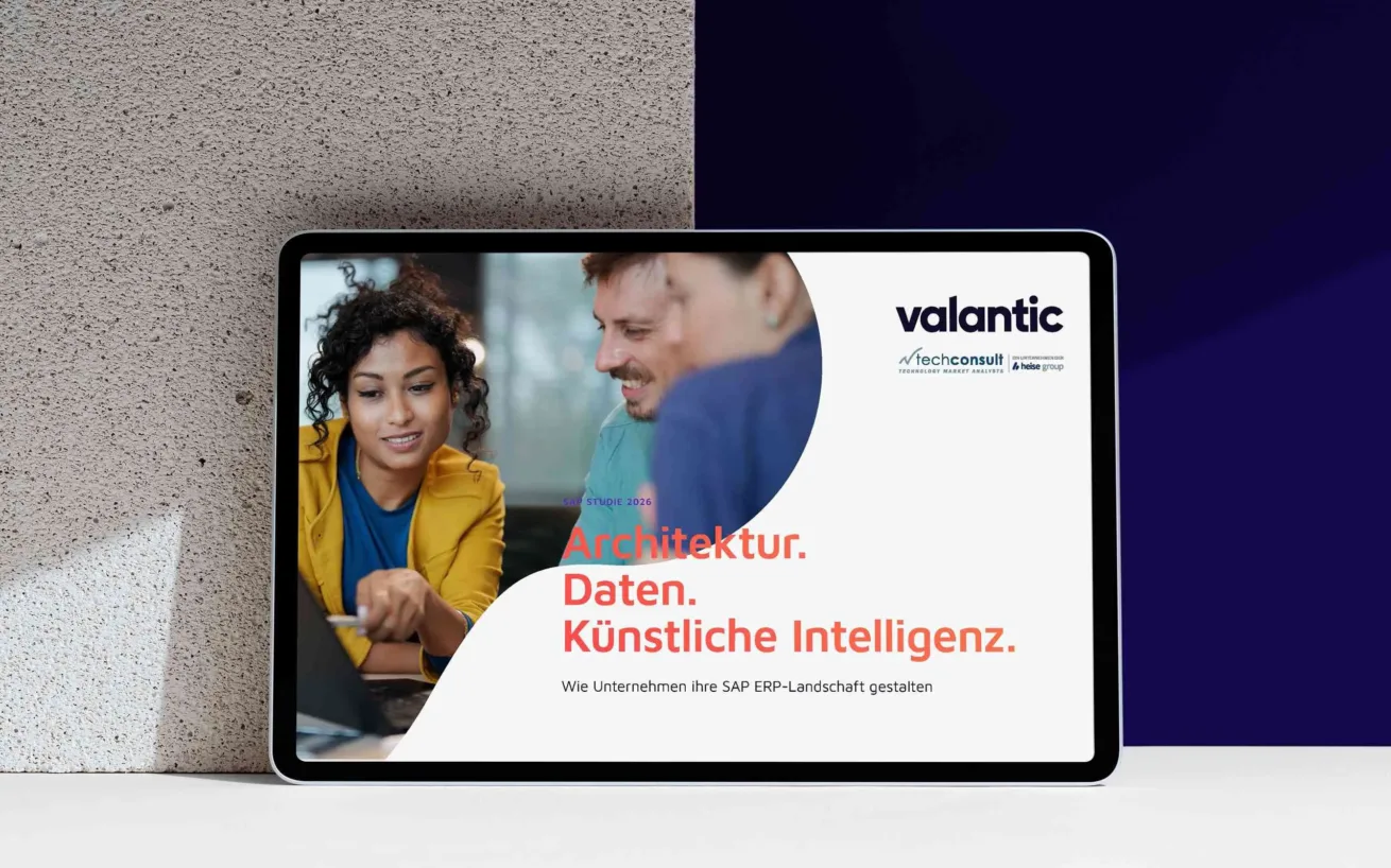 Tablet mit dem Titelbilder der valantic SAP Studie 2026