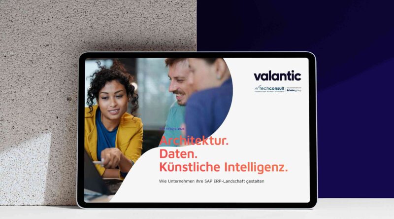 Tablet mit dem Titelbilder der valantic SAP Studie 2026