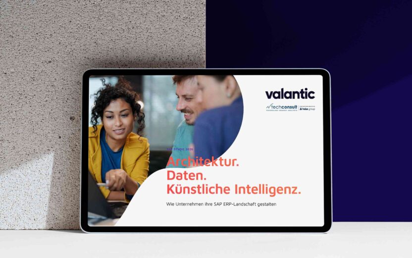 Tablet mit dem Titelbilder der valantic SAP Studie 2026