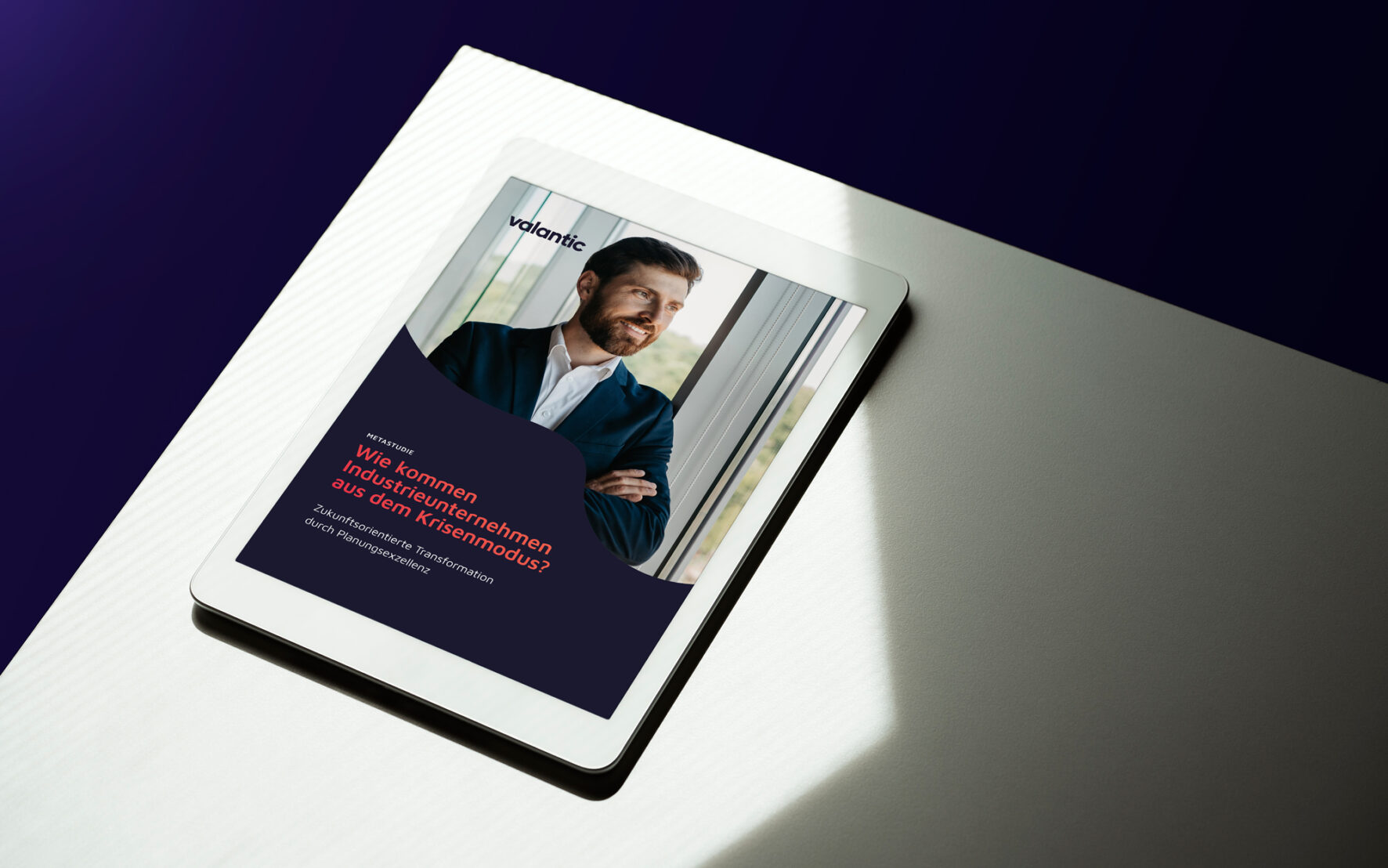 Mockup zur Metastudie Produktion: Wie kommen Industrieunternehmen aus dem Krisenmodus?