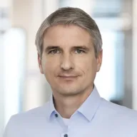 Porträt von Peter Velat, Vice President Business Development, valantic Supply Chain Excellence