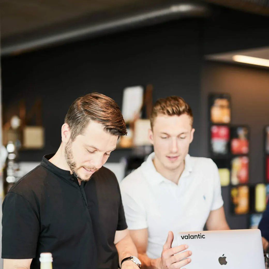 Aufnahme von zwei valantic Mitarbeitern im Bereich Digitale Transformation