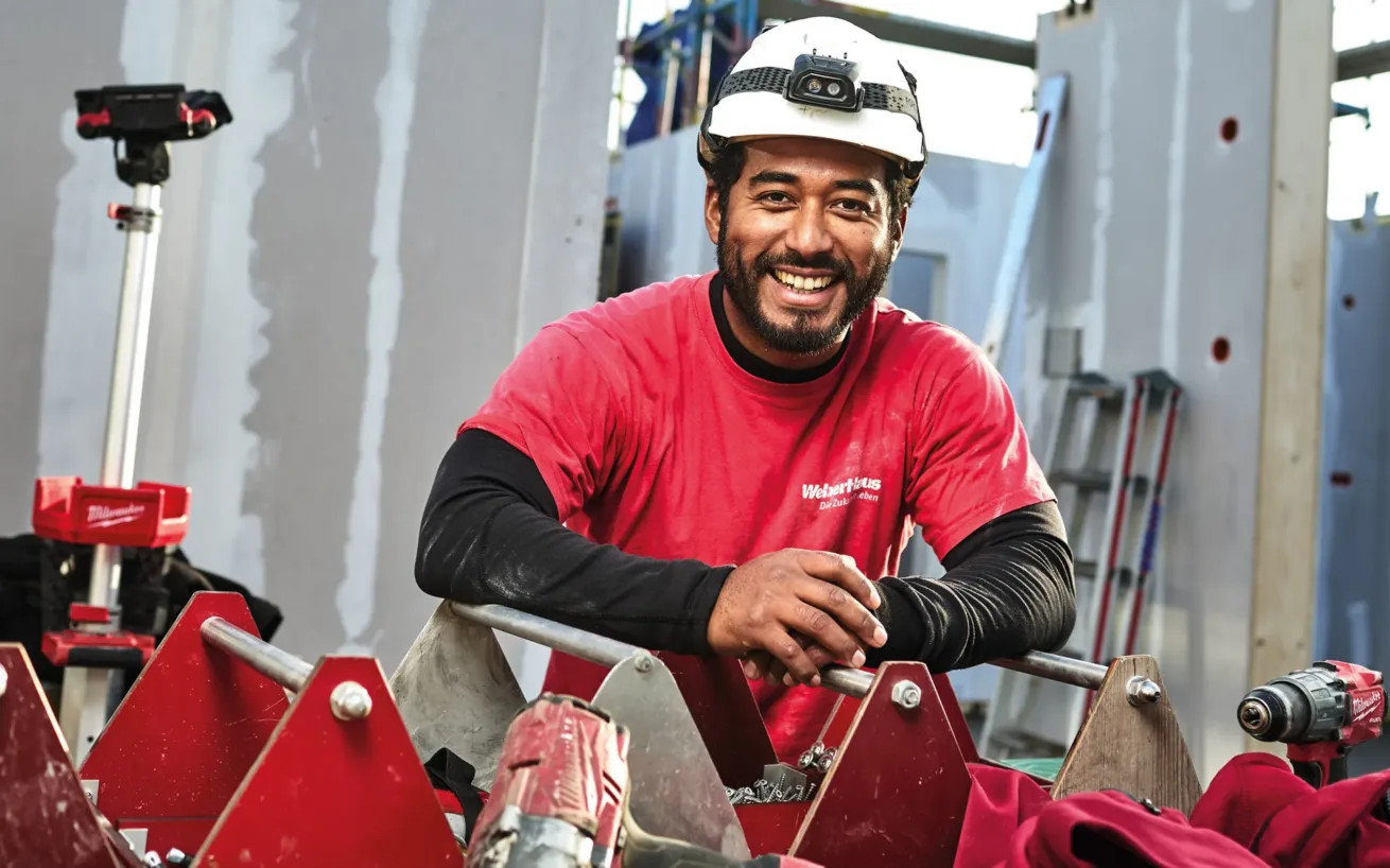 Weberhaus GmbH & Co KG: Handwerker auf der Baustelle