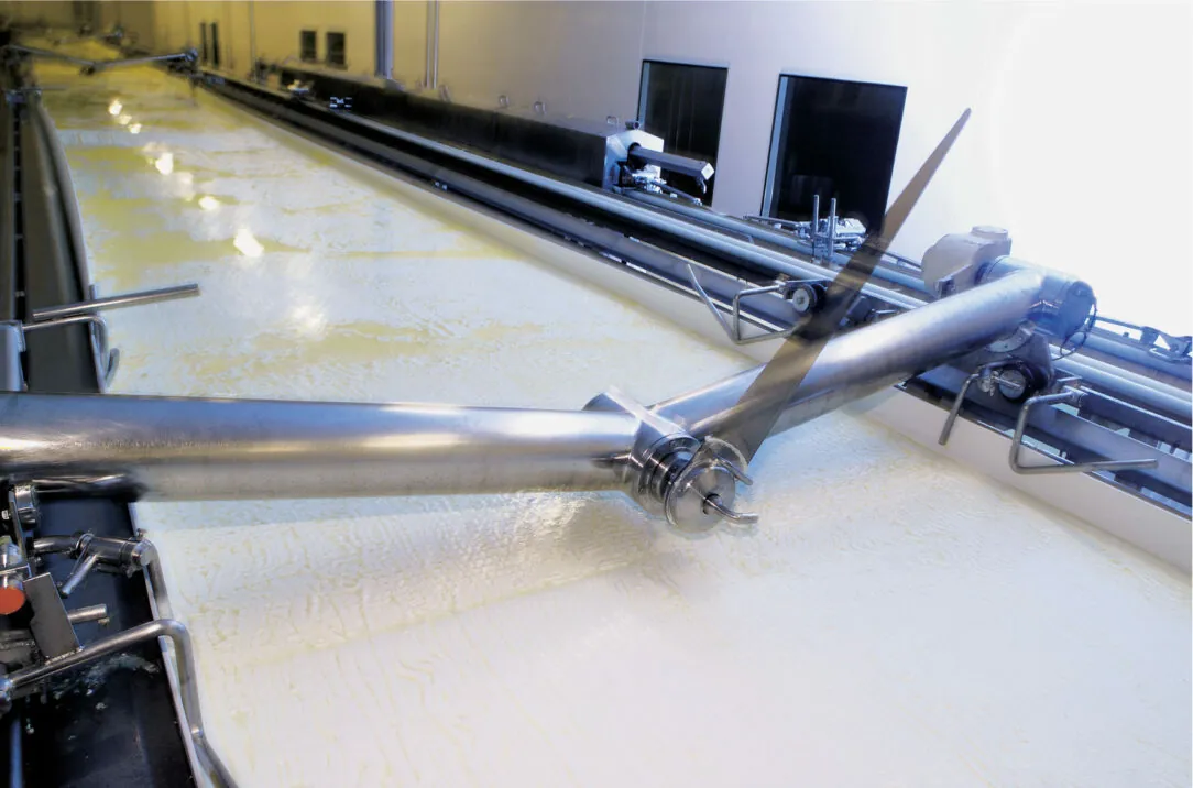 Imagem de produção de queijo Feta na Hochland, Caso de Sucesso valantic: Hochland migra para SAP S/4HANA