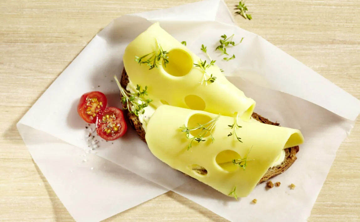 Imagem de uma sandes de queijo com Grünländer produzido pela Hochland, Caso de Sucesso valantic: Hochland migra para SAP S/4HANA