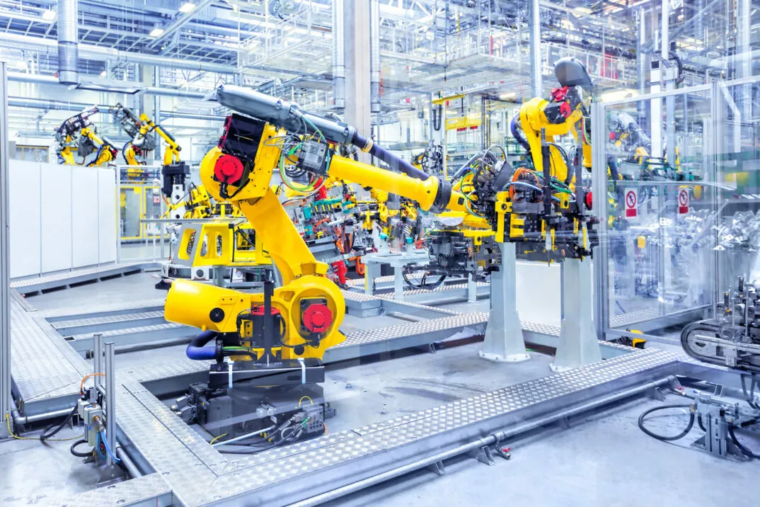 Bild einer automatisierten Roboter-Produktion, Grobplanung KI in der Produktion Produktionsplanung mit APS-System wayrts