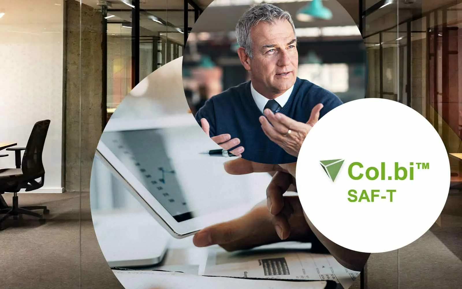 Escritório no fundo, análise de software no tablet, pessoa a falar, col.bi saf-t, valantic