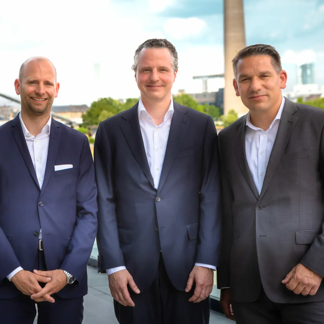 Founder and Managing Partner of HÖVELER HOLZMANN Dr. Bernhard Höveler, Florian Holzmann and Managing Partner Daniel Belka