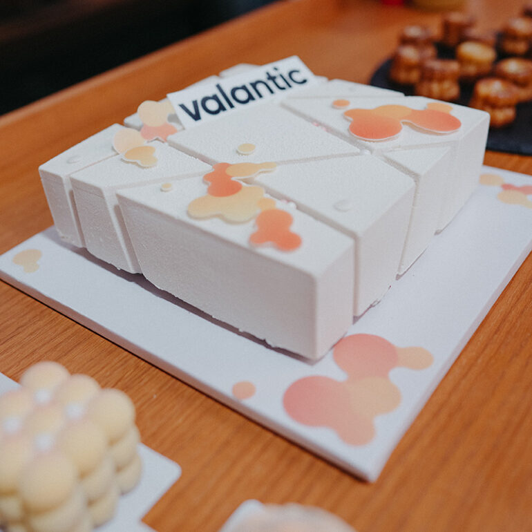 Cake with valantic logo | valantic Office in Vilnius