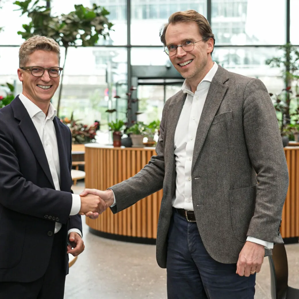 Handshake Jens-Jacob Aarup and Holger von Daniels