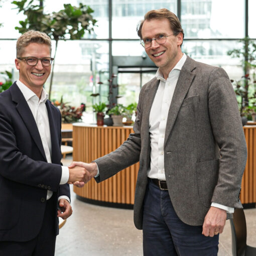 Handshake Jens-Jacob Aarup und Holger von Daniels