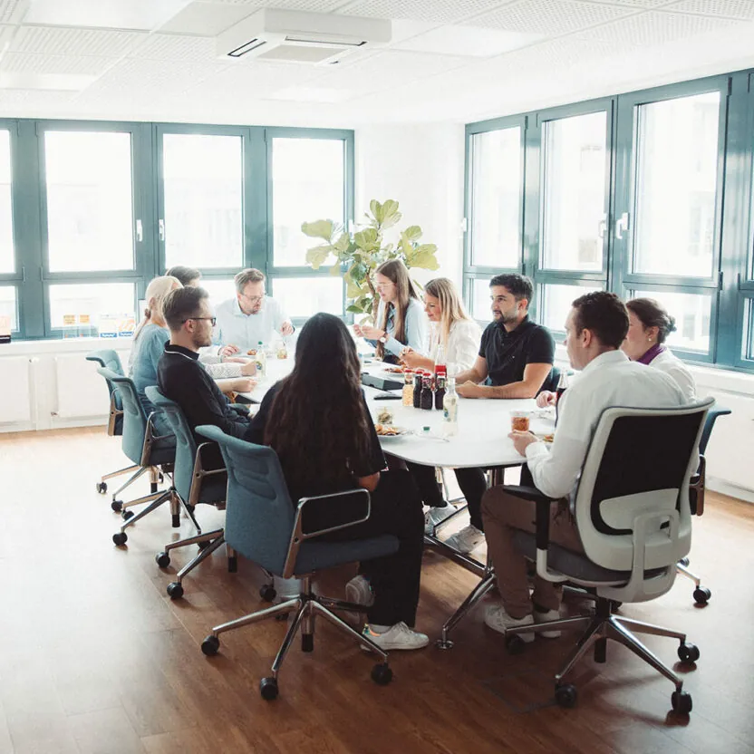 People in a meeting | valantic Office in Düsseldorf