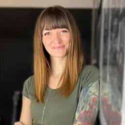 Portrait von Sandra Sertl, Female Empowerment bei valantic