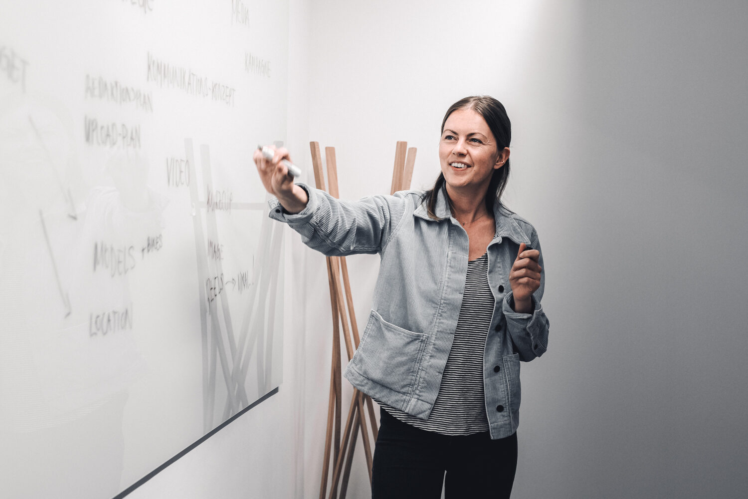 Close-up of a mechanical component with intricate industrial design details showing how SAP Intelligent Asset Management works.