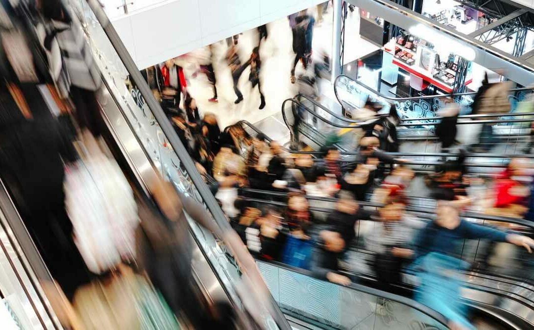 xovis-ag-people-counting-crowd-train-station