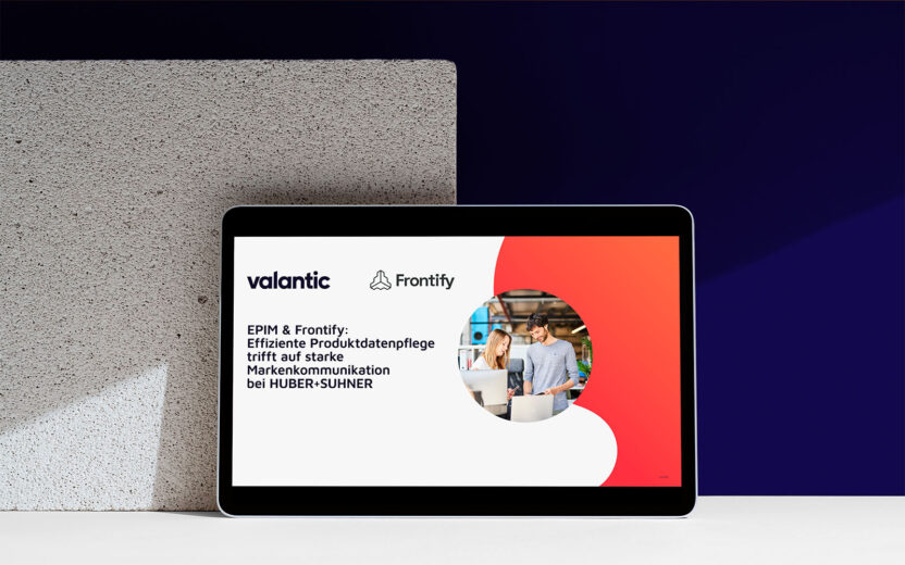 Mockup: Whitepaper Frontify Teaser Mockup: Whitepaper Frontify Teaser - Man and woman consulting on a topic in an office environment