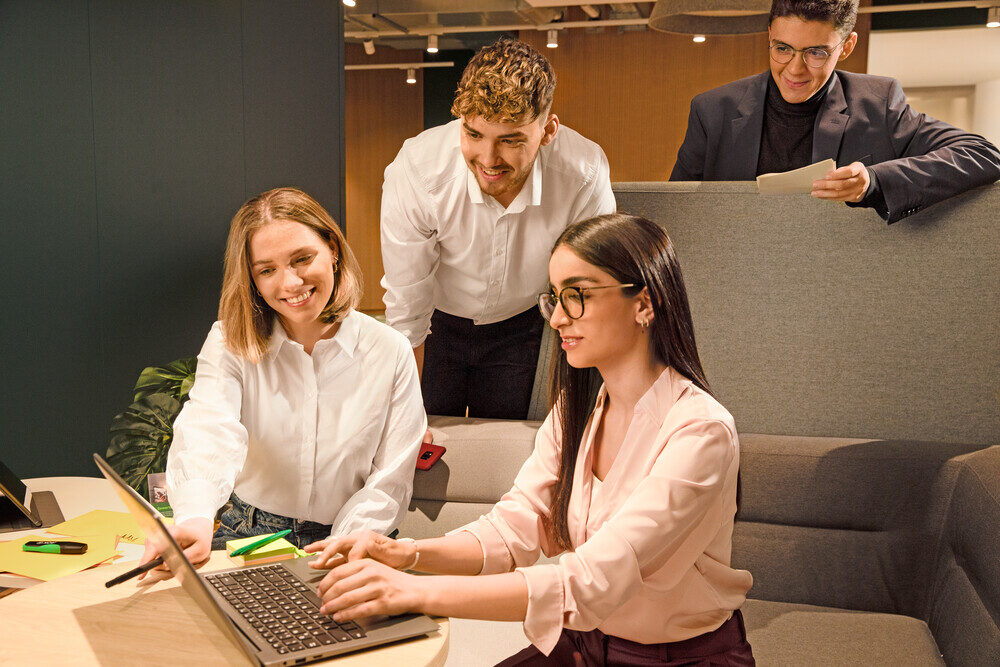 Working situation on the computer | AOK Success Story - Data Warehouse