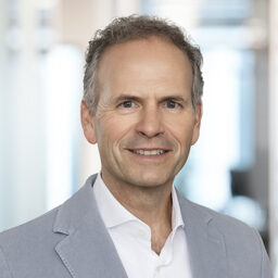 Porträt von Martin Hofer, Partner valantic und Geschäftsführer valantic Supply Chain Excellence