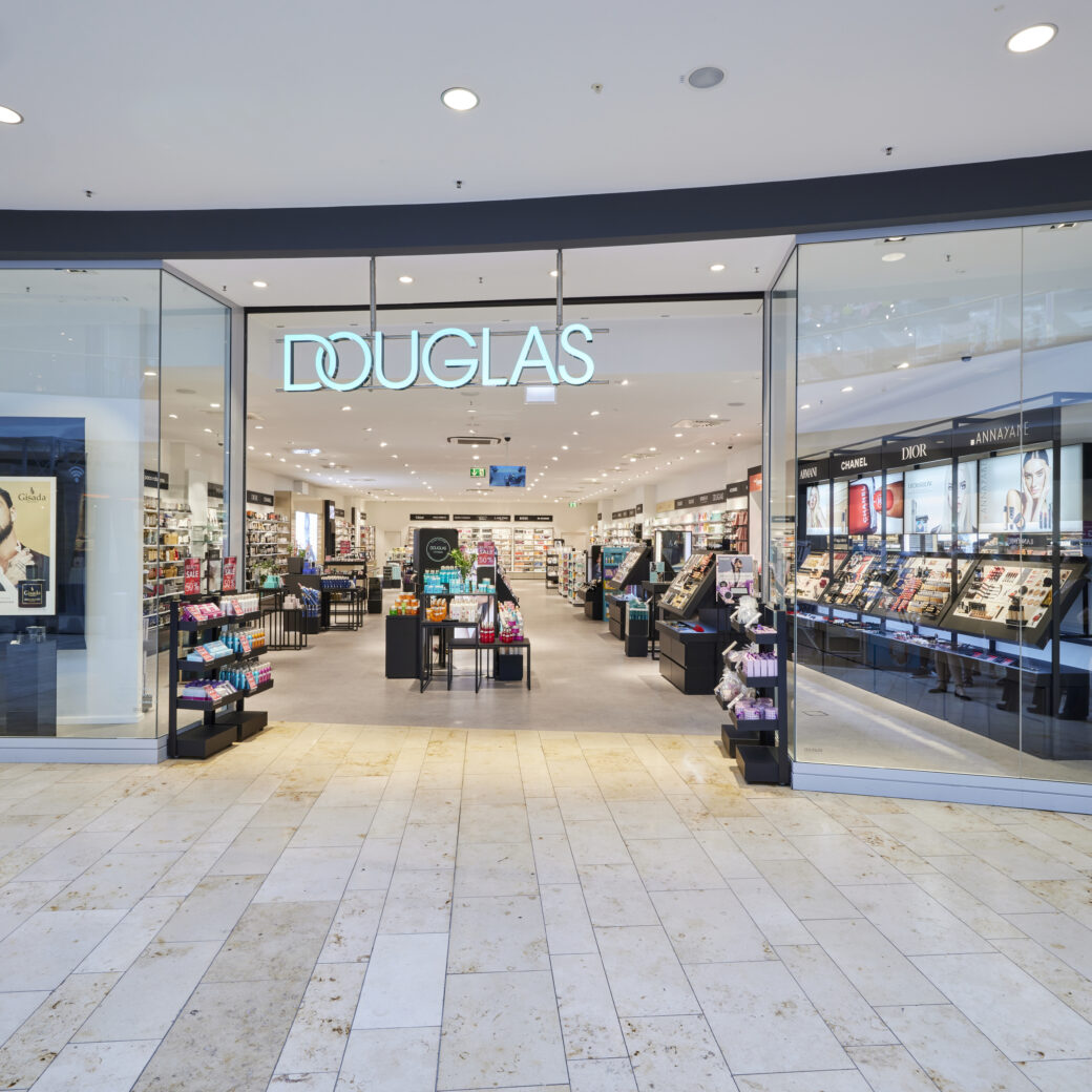Ein DOUGLAS Store. Digitalisierung Planung und Reporting Prozess bei DOUGLAS durch valantic