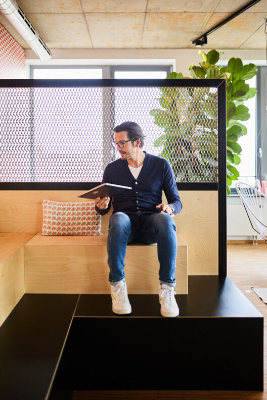 Empleados de valantic en la sala de descanso de la oficina de Mannheim