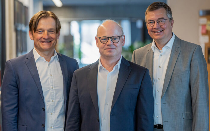 Roman Chrustowski (l.), founder and Managing Director of UTILIGENCE, Guido Schlief (m.), Chief Commercial Officer at valantic, and Thomas Marcon (r.), founder and Managing Director of UTILIGENCE