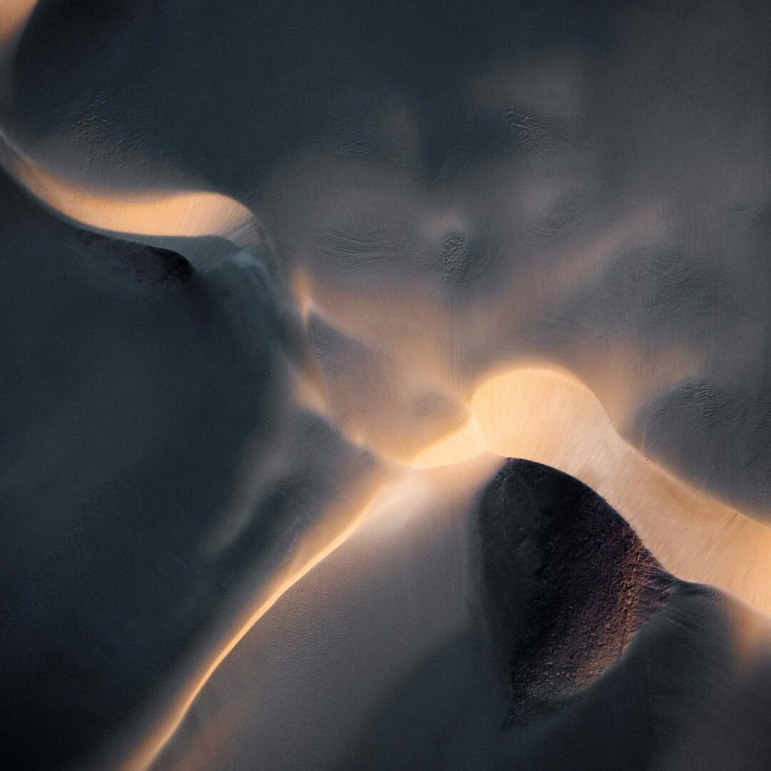 Foto aérea de uma duna de areia