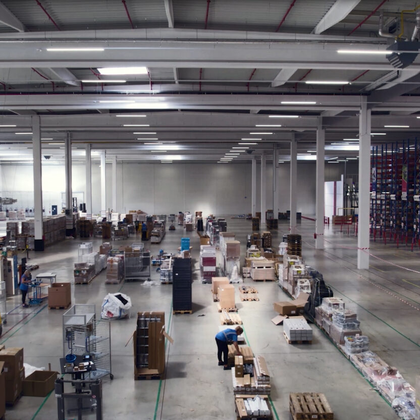 Bild auf einem BAUHAUS Lager: Bauhaus und valantic optimieren Lagerprozesse und Logistikprozesse