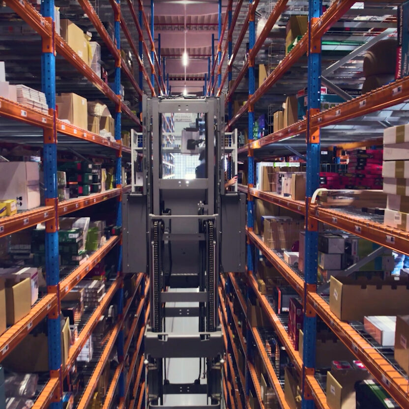 Bild auf einem BAUHAUS Lager: Bauhaus und valantic optimieren Lagerprozesse und Logistikprozesse