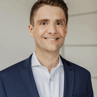 Simon Höller, valantic