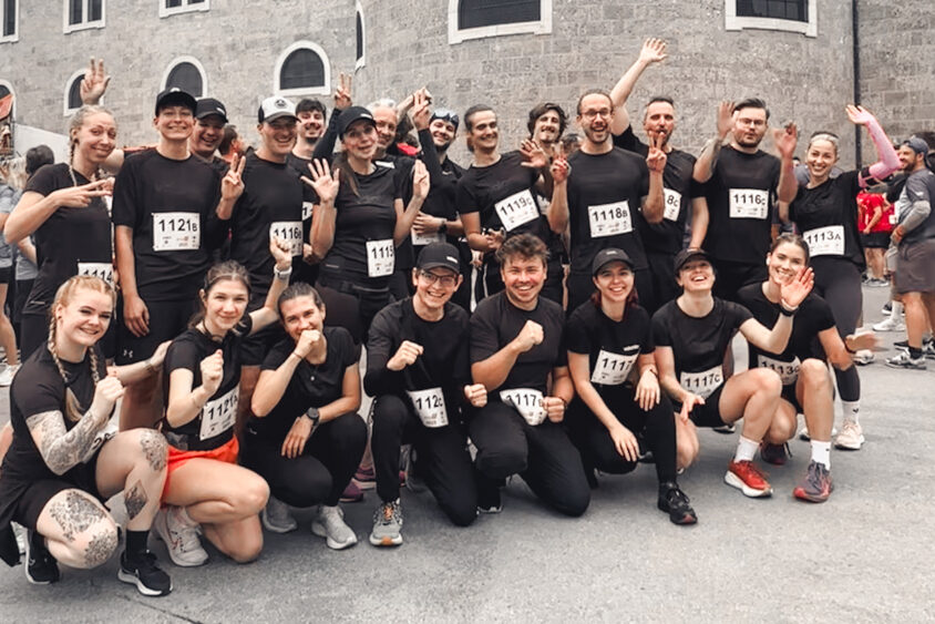 Gemeinsam ins Ziel: valantic Austria war mit 28 Kolleg*innen beim Salzburger Businesslauf 2025 am Start. 