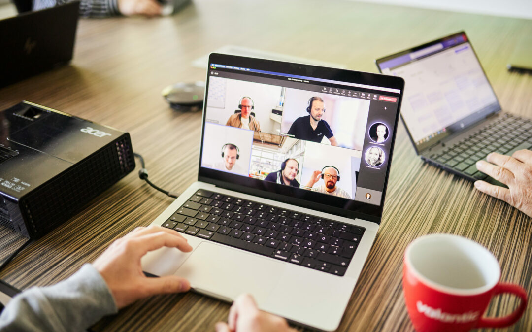 Close-up of a screen that shows participants of an online workshop of valantic CX.