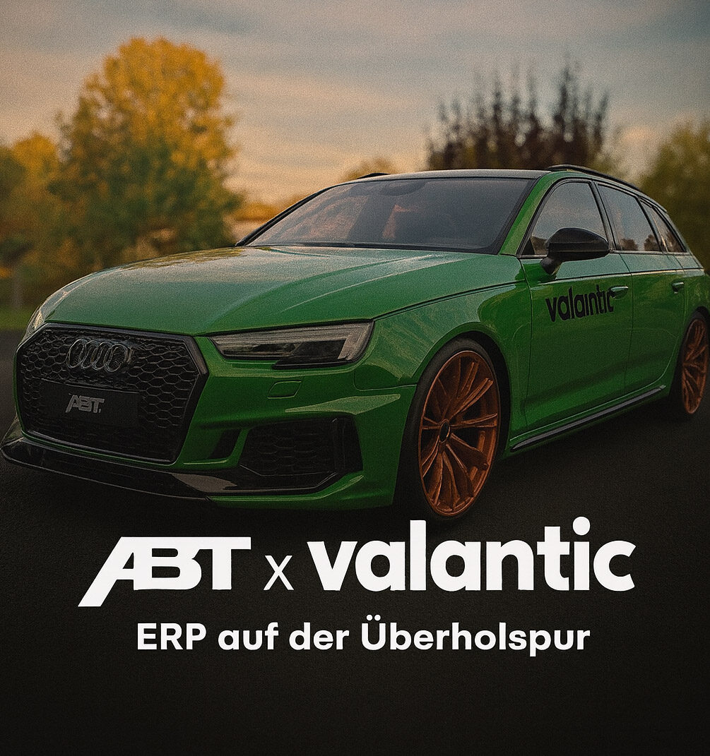 Bild eines grünen Audis in Landschaft mit Schriftzug (KI-generiert)
