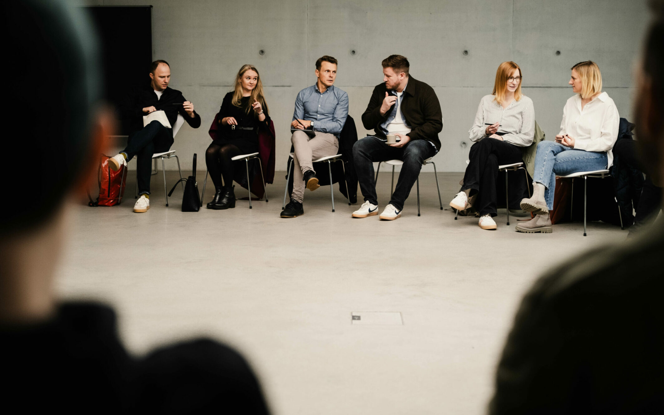 Beim CRM Roundtable in Oelde diskutierten 20 Expert:innen über Attribution, differenzierte Churn-Modelle und echte Personalisierung. 