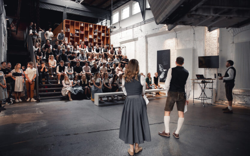 die valantic Austria Gruppe feiert Unconference in Tracht