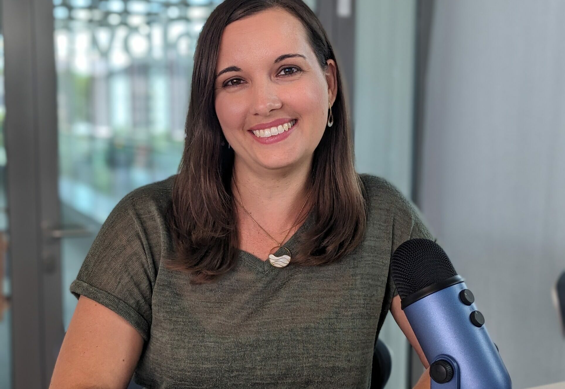 In this interview, Maria Kern, Senior Frontend Architect at valantic, discusses how modern service portals differ from traditional online shops and why IoT and AI are driving forces behind this transformation.