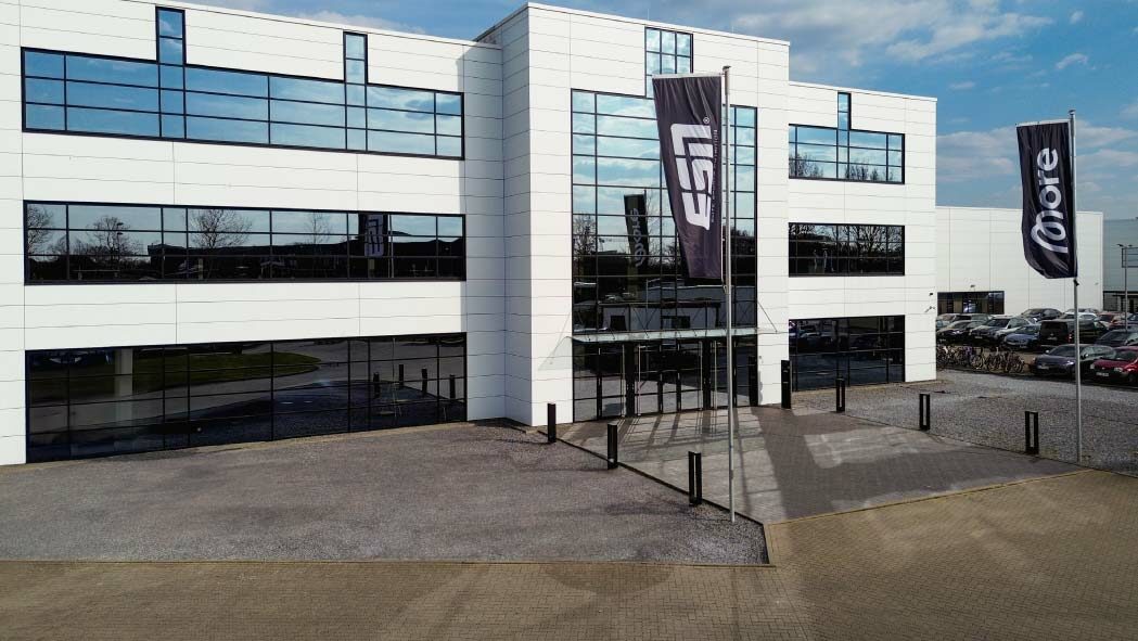 Firmengebäude von The Quality Group (TQG). Der Hersteller von Sporternährung setzt auf SAP Cloud ERP als Business-Lösung.