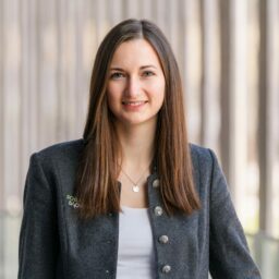 Portrait von Almut Hutegger, Digitale Projekte I Online Marketing, Erlebnisregion Schladming-Dachstein