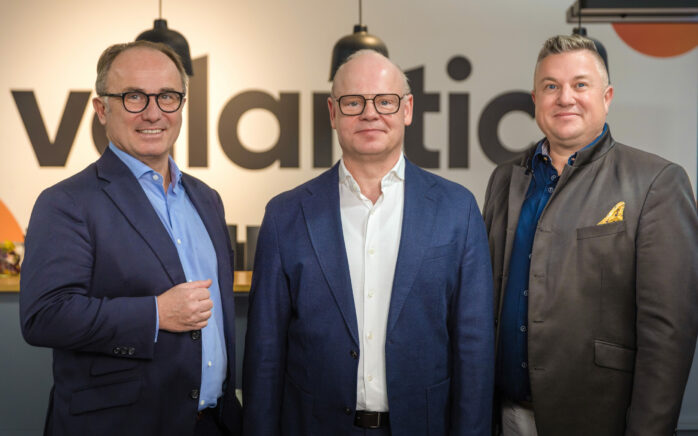Ab sofort gemeinsam auf Wachstumskurs im Schweizer SAP-Markt (von links): Paolo Strever (CEO oneresource), Guido Schlief (Partner und Chief Commercial Officer bei valantic), Timothy Stecher (COO oneresource).