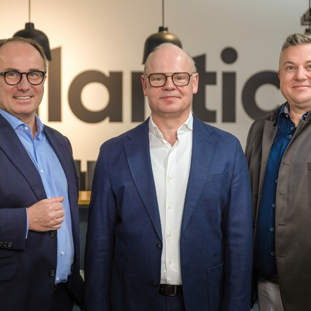 Now jointly driving growth in the Swiss SAP market (from left): Paolo Strever (CEO, oneresource), Guido Schlief (Partner and Chief Commercial Officer at valantic), and Timothy Stecher (COO, oneresource). Photo credit: valantic.