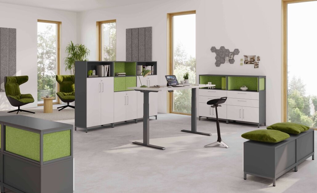 Modern office with green and white furniture from Hammerbachers Produkte.