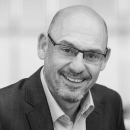 Foto de Sascha Marzini, Jefe de SCM en thyssenkrupp, valantic Estudio de caso