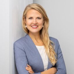Linda Hoffmann, Head of Partnerships DACH bei Shopify und Speakerin auf der valantic +1 Stage der K5 2025