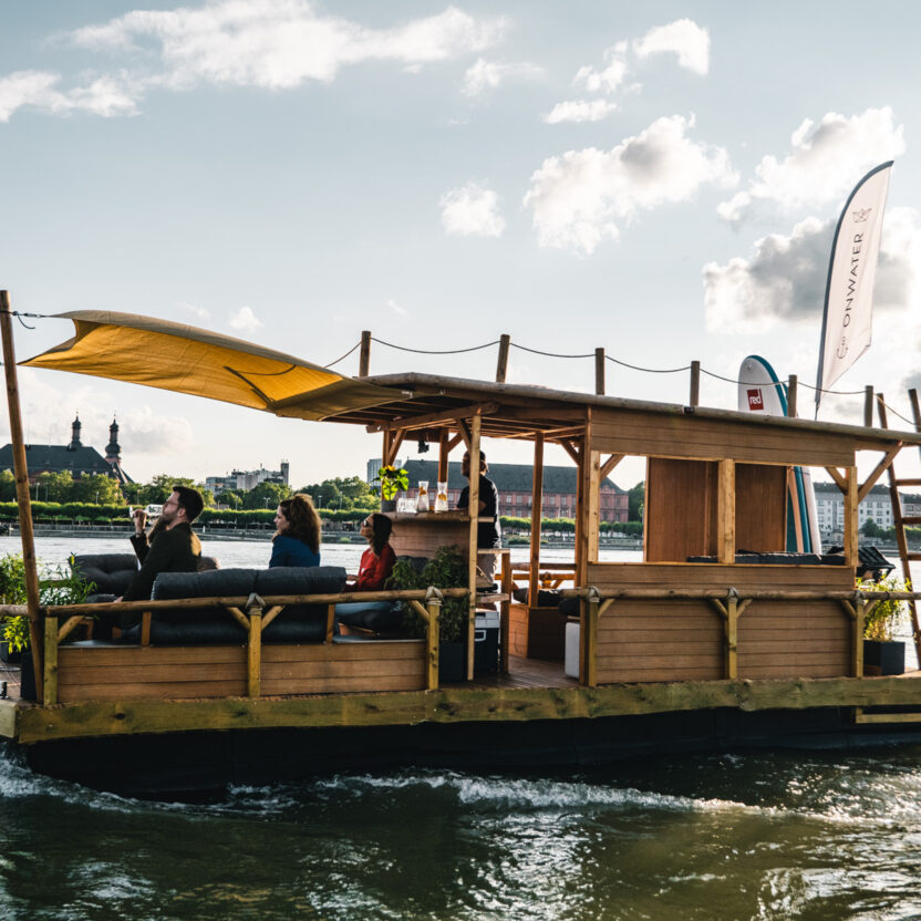 Floßfahrt auf dem Rhein