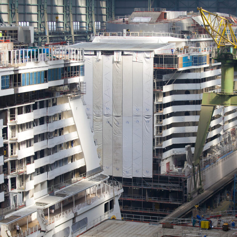 Bau eines Kreuzfahrtschiffes der MeyerWerft