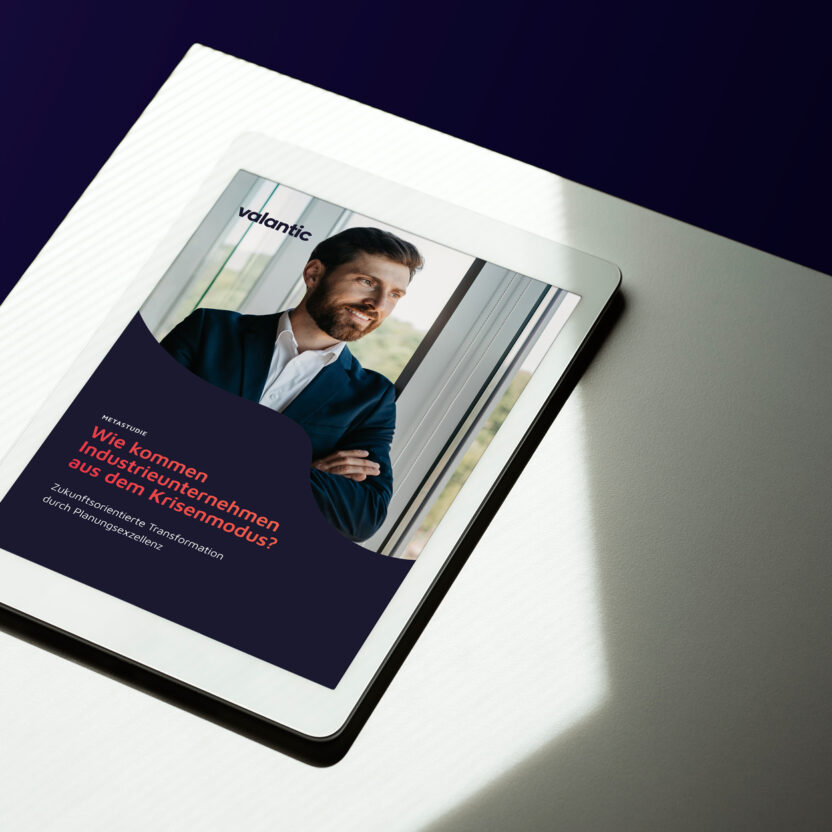 Mockup zur Metastudie Produktion: Wie kommen Industrieunternehmen aus dem Krisenmodus?