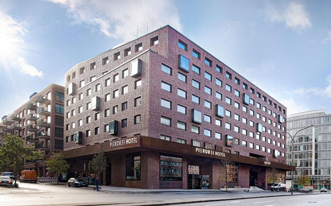 Außenansicht vom Hotel Pierdrei Hamburg