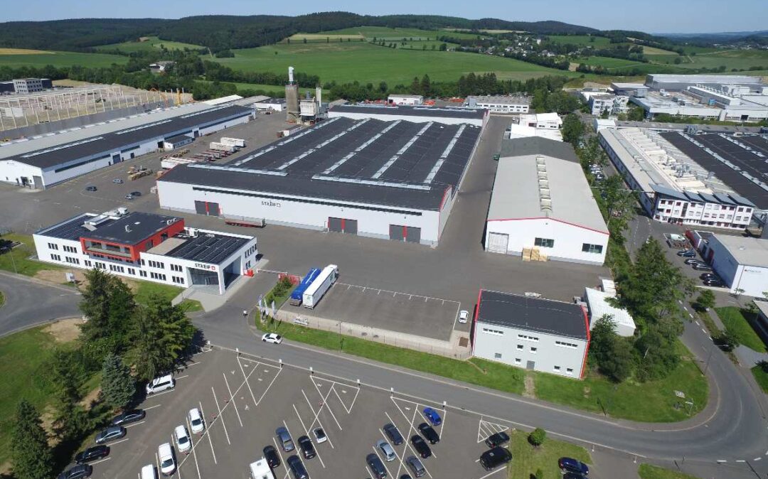 Luftaufnahme des Firmengeländes der STREIF Haus GmbH in der Eifel
