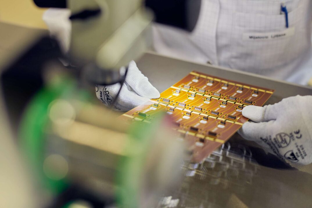 A close-up from the electronics manufacturing facility at Variosystems AG in Steinach.