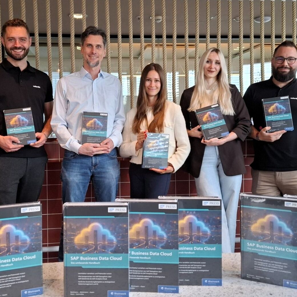 valantic Autor:innen mit den SAP Business Data Cloud Handbuch